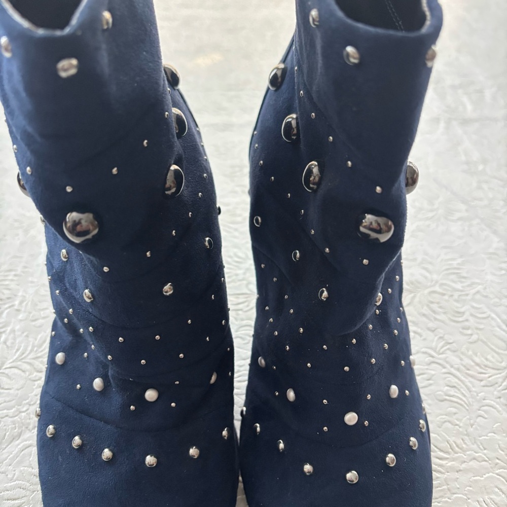 ❤️2/$15 or 3/$21❤️Metaphor Navy Blue Studded Ankle Boots, Size 8 - Picture 7 of 14